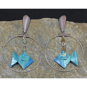 Créoles en acier inoxydable argent avec poisson en origami et perles en cristal vert