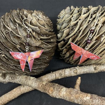 Boucles d'oreilles en alliage de laiton avec papillon en origami et perles en grenat
